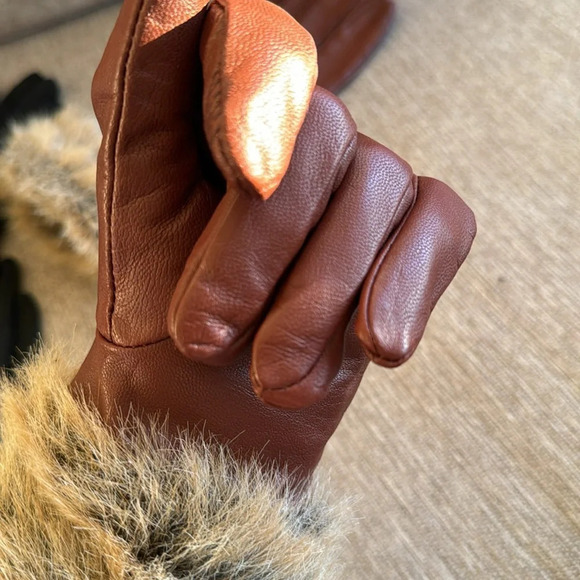 Brown leather gloves with faux fur fit like a large - Picture 6 of 6
